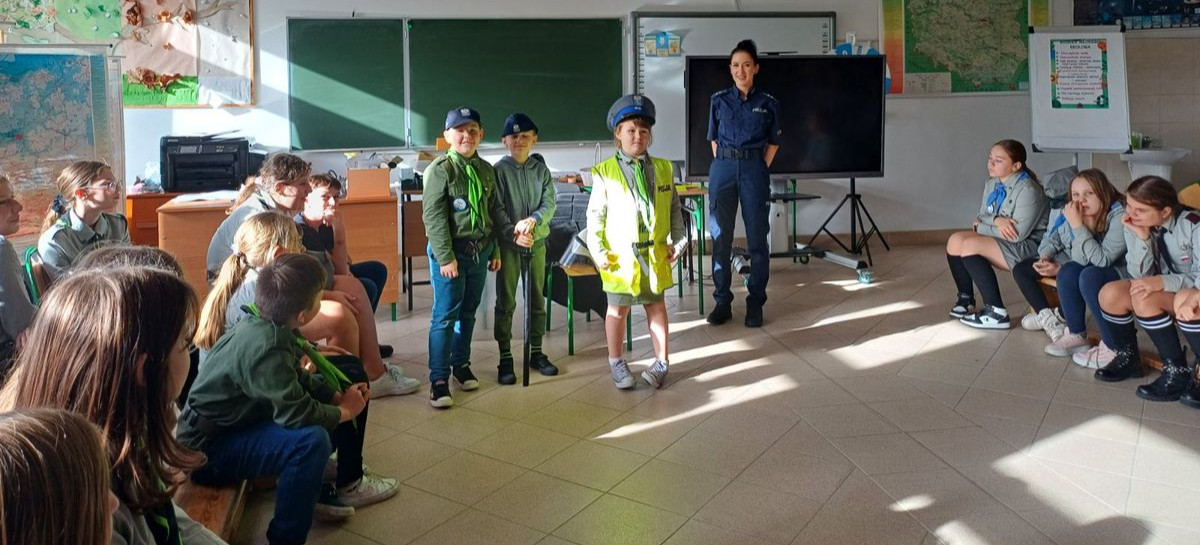 LESKO. Policjanci wzięli udział w harcerskim zlocie (ZDJĘCIA)