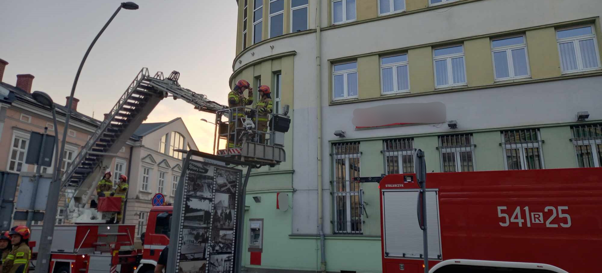 Alarm przeciwpożarowy w banku. Akcja strażaków (ZDJĘCIA)