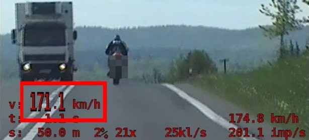 SANOK. 2100 zł mandatu i 31 punktów karnych dla 24-letniego motocyklisty! (VIDEO)