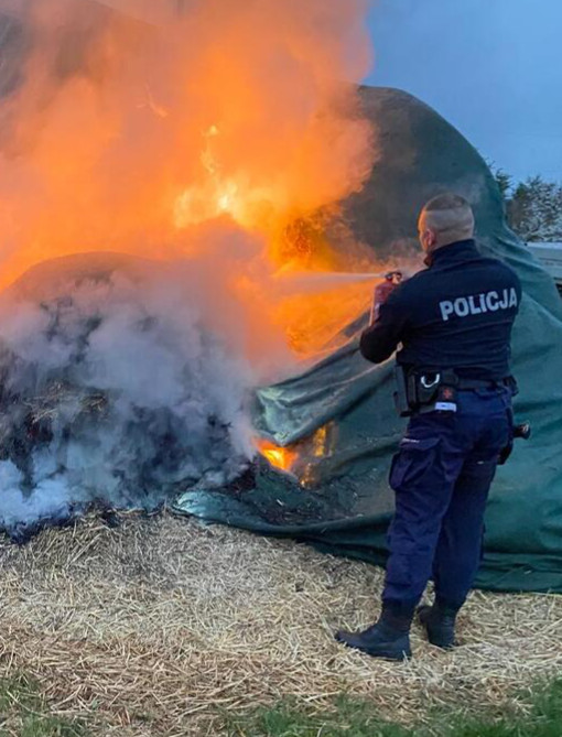 Groźny incydent w Uhercach Mineralnych. Podpalił siano, bo nie wpuścili go do domu