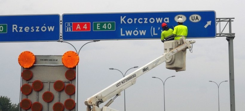 Zagraniczne miasta po polsku? Zakończono montaż nowych znaków na A4