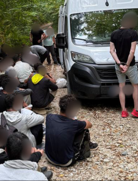 Międzynarodowa akcja BiOSG: 47 imigrantów z Syrii w busie i 5 obywateli Chin w samochodzie [ZDJĘCIA]