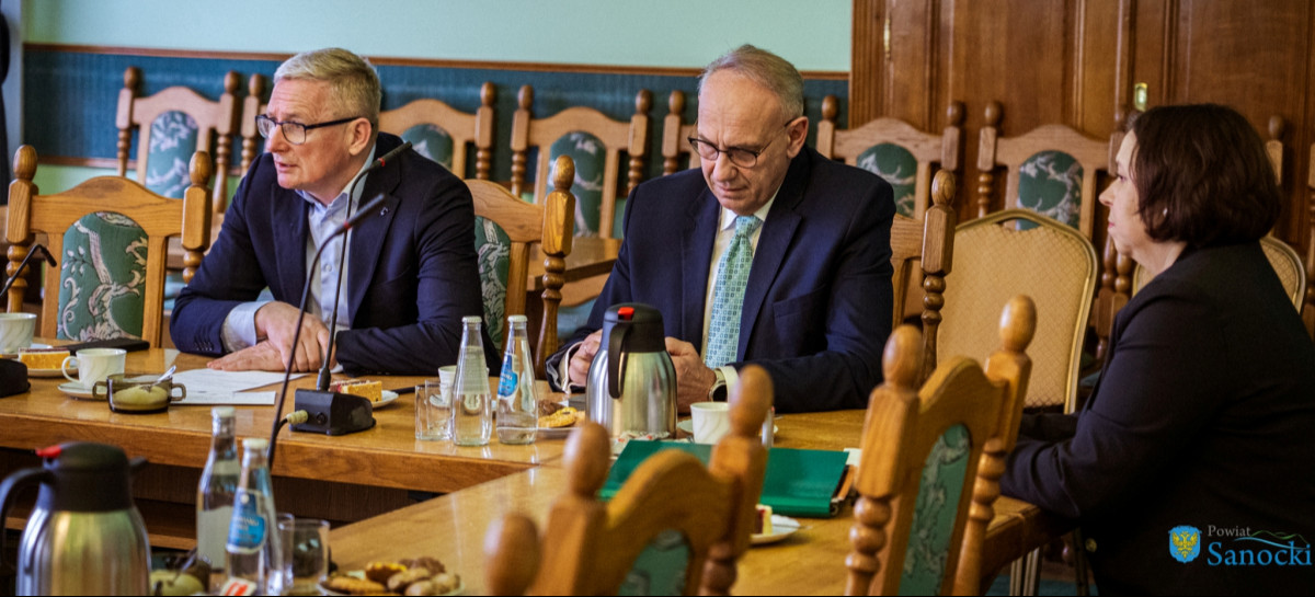 Bezpieczeństwo i rozwój regionu. Konwent Wójtów i Burmistrzów Powiatu Sanockiego [ZDJĘCIA]