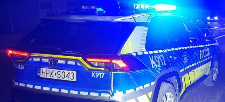 KOMAŃCZA. Pijany 64-latek zasnął za kierownicą i uderzył w szlaban kolejowy