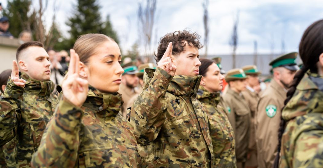 Nowi funkcjonariusze w szeregach Straży Granicznej. Ślubowanie i awanse [VIDEO, ZDJĘCIA]