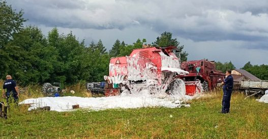 Pożar kombajnu w Jaszczurowej. Strażacy interweniowali tuż po zawodach!