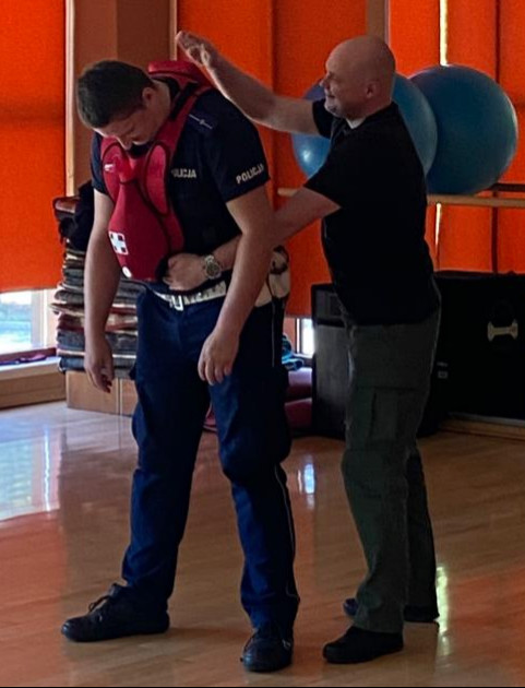 Wiedza, praktyka i współpraca – szkolenia BLS w Komendzie Powiatowej Policji w Sanoku