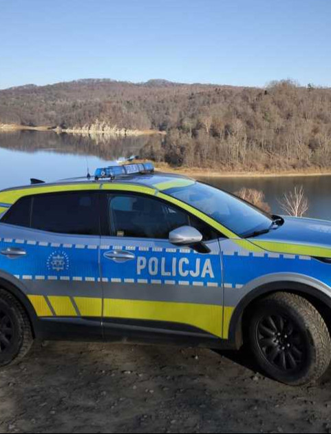 Świąteczny wyjazd bez obaw. Policja przypomina, jak skutecznie zabezpieczyć mieszkanie