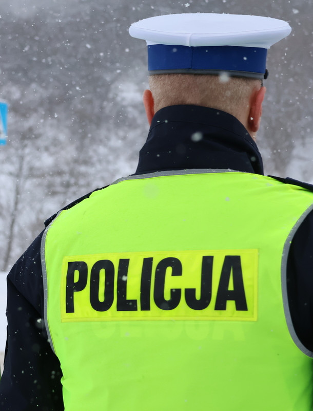 BIESZCZADY: Turystka źle się poczuła – policjanci ruszyli z pomocą