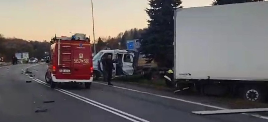 Potężny wypadek w Baryczce! Droga zablokowana! (VIDEO)