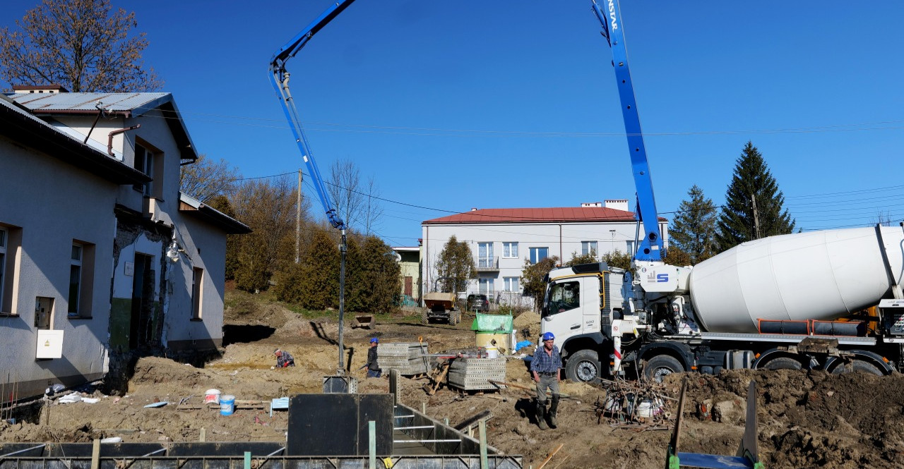 GMINA SANOK: Historyczna budowa nabiera tempa. Tak powstaje pierwszy publiczny żłobek [ZDJĘCIA]