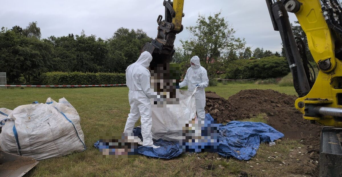 Zakończono czynności w Lutoryżu. Policja przez kilka dni badała teren posesji [ZDJĘCIA]