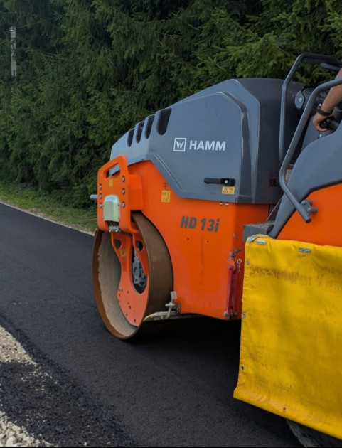 GMINA SANOK: Trwa asfaltowanie dróg gminnych w 10-ciu sołectwach (ZDJĘCIA)