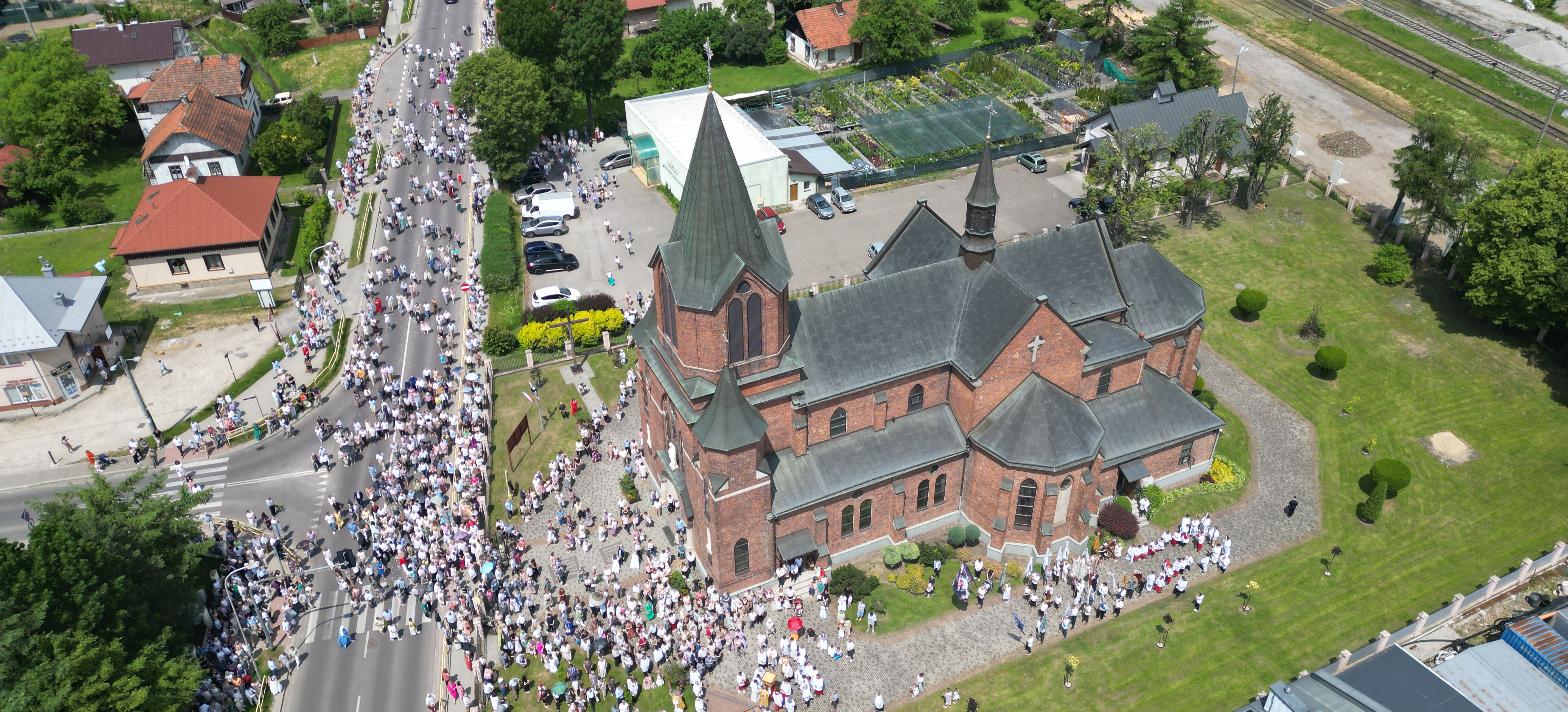 Procesja Bożego Ciała w Sanoku. Liczne rzesze wiernych na ulicach miasta (VIDEO, ZDJĘCIA)