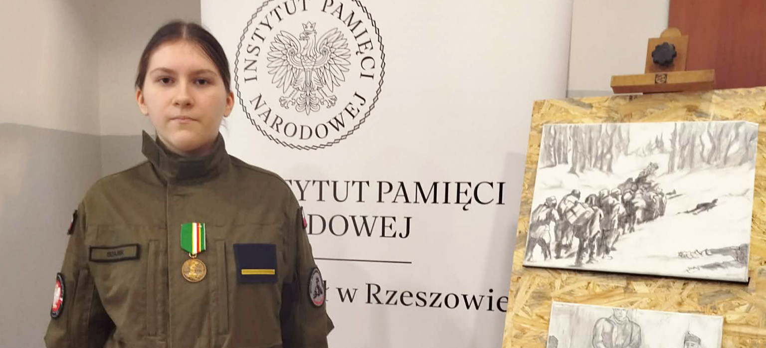 20 obrazów o cierpieniu przodków. Wyjątkowy debiut uczennicy z Dynowa