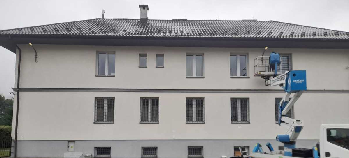 Nowy radiowóz i modernizacja Komendy Powiatowej Policji w Ustrzykach Dolnych [ZDJĘCIA]