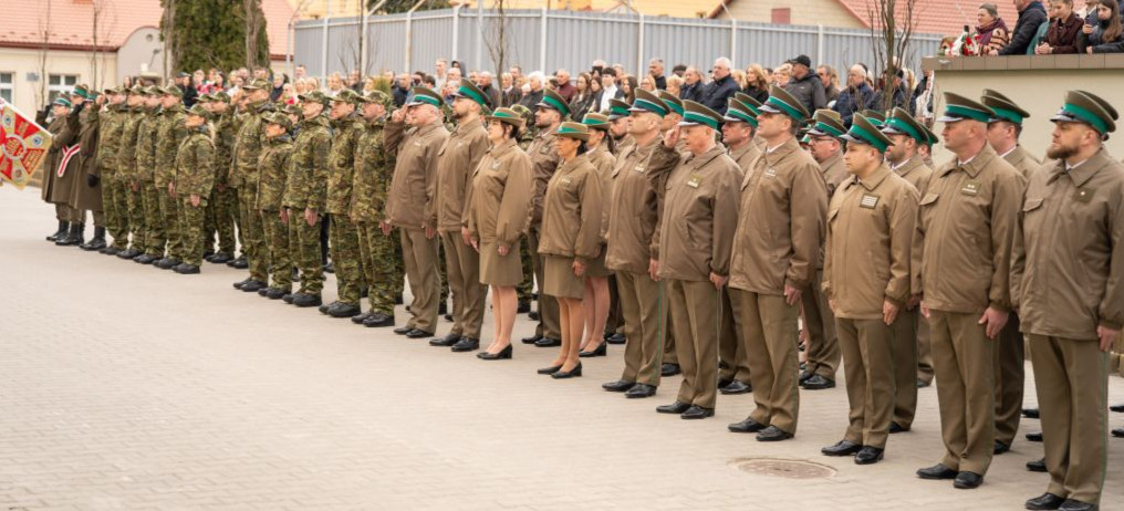 Nowi funkcjonariusze w szeregach Straży Granicznej. Ślubowanie i awanse [VIDEO, ZDJĘCIA]