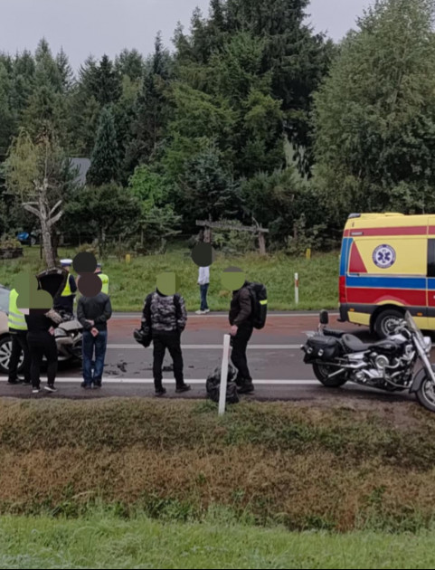 ZAGÓRZ: Zderzenie dwóch samochodów i motocykla. Jedna osoba w szpitalu [ZDJĘCIA]