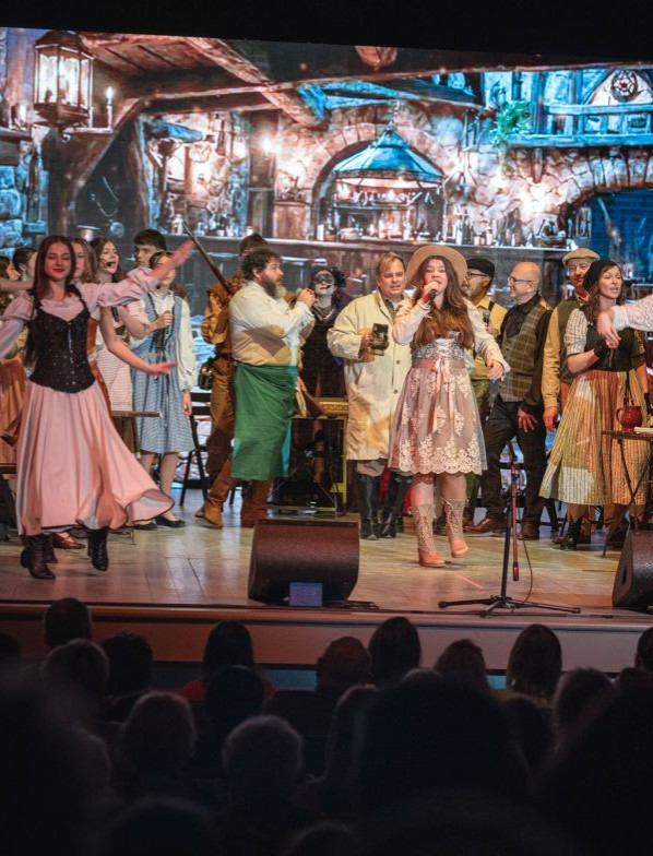 Sanocki Dom Kultury pękał w szwach! Niesamowity musical „Piękna i Bestia” [ZDJĘCIA]