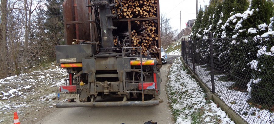 ALBIGOWA. Ciężarówka najechała pieszemu na stopę (FOTO)