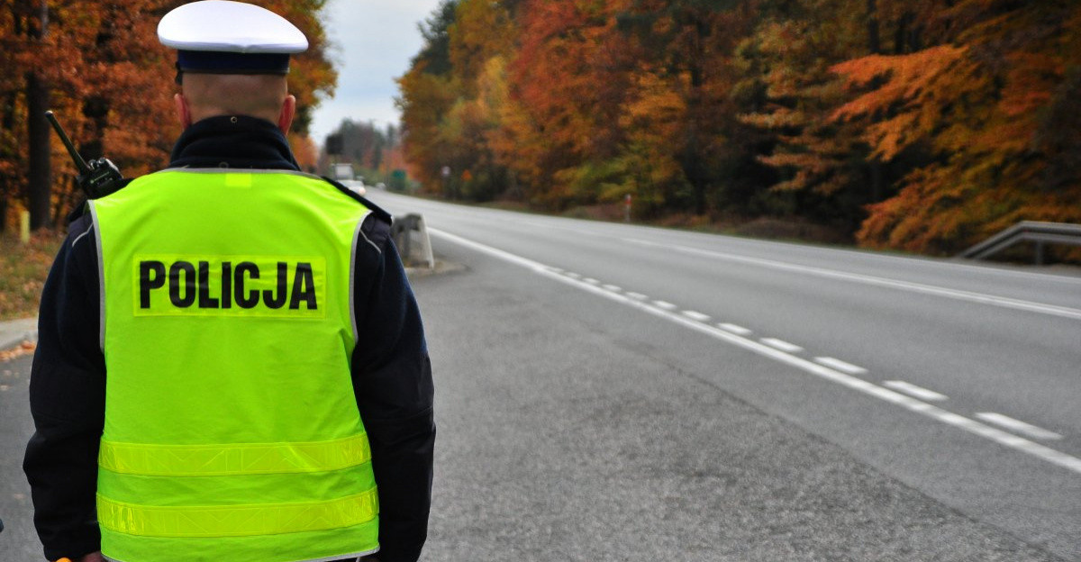 Jesienne warunki na drogach. Podkarpacka Policja apeluje o ostrożność