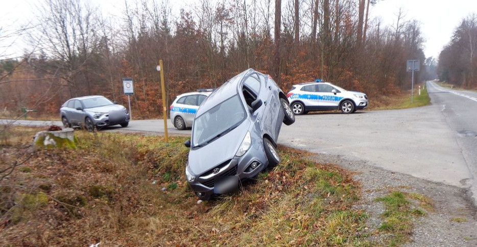 POLSKA112: Był tak pijany, że wjechał do rowu (FOTO)