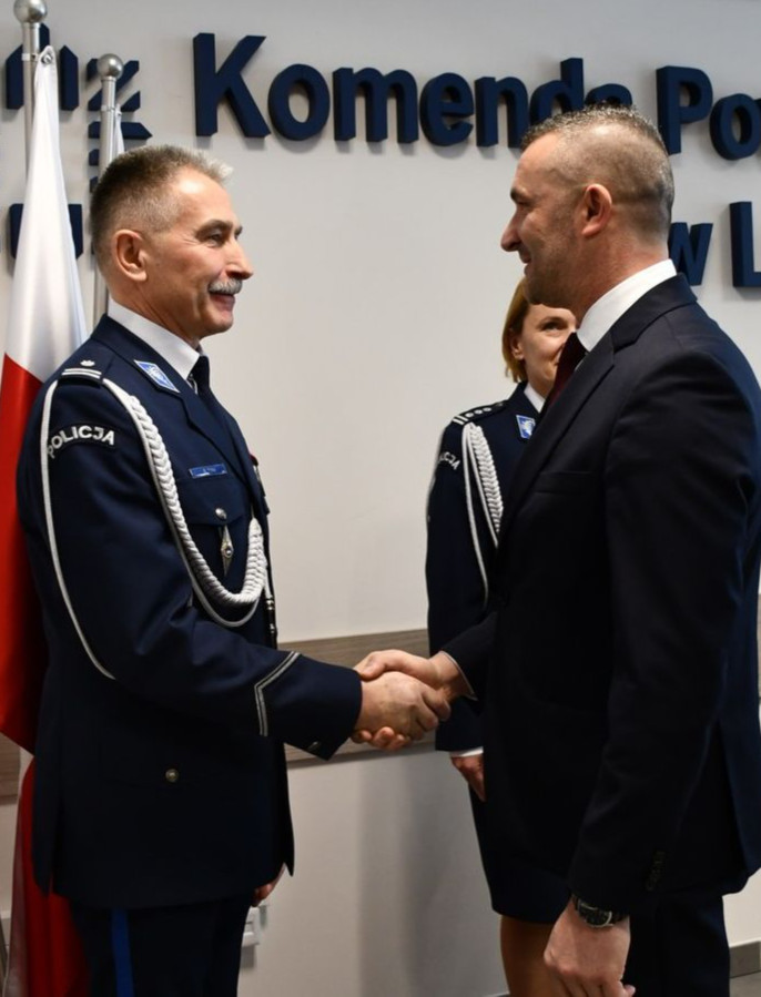 Uroczyste przekazanie obowiązków służbowych nowego komendanta Policji w Lesku