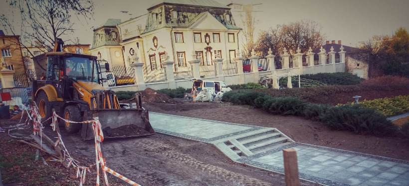 Czy schody przy fontannie multimedialnej zostały odpowiednio zaprojektowane? (FOTO)