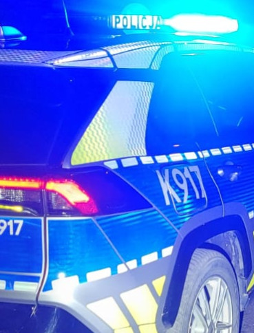 Policjanci eskortowali 92-latkę do szpitala. Liczyła się każda minuta