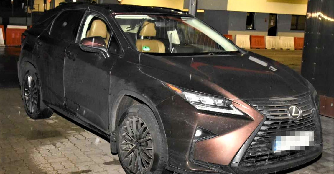 Podejrzany Lexus na granicy. Udaremniono próbę wywozu pojazdu na Ukrainę