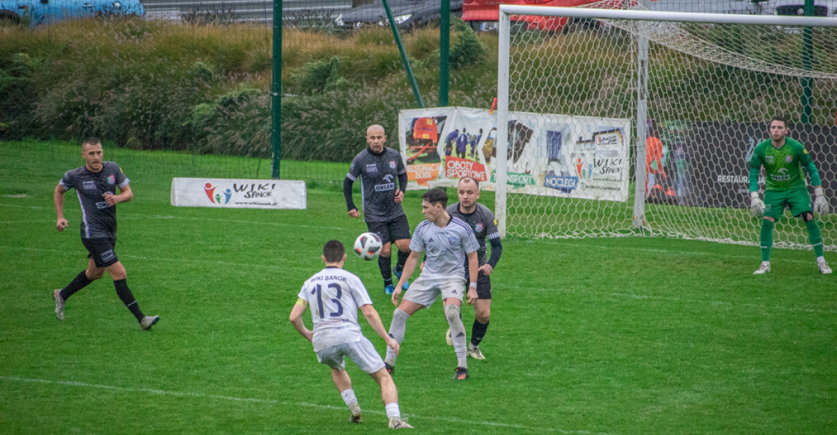 PIŁKA NOŻNA: Ambitna walka Wiki Sanok. Nafta Jedlicze wykorzystała przewagę