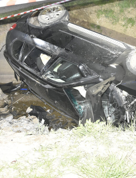 Dachowanie BMW. Pijany kierowca trafił do aresztu [ZDJĘCIA]