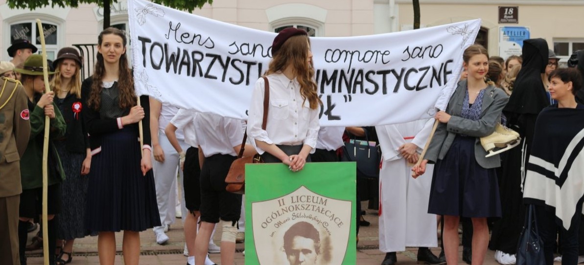 SANOK: Ulicami miasta kroczył korowód bohaterów historii. Na zamku było słychać wystrzały i szczęk szabel (ZDJĘCIA, VIDEO)