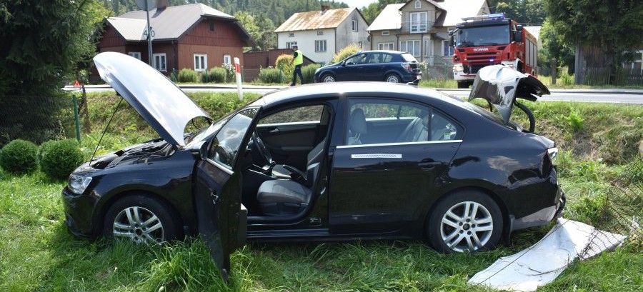 80-latek wjechał w VW i zepchnął go do rowu (FOTO)