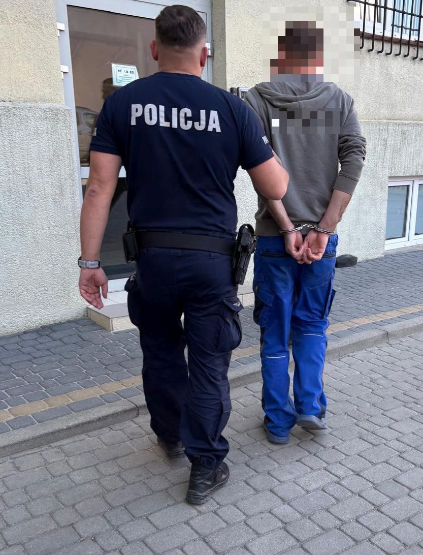 DYNÓW: Pijany rajd mazdą zakończony atakiem na policjantów