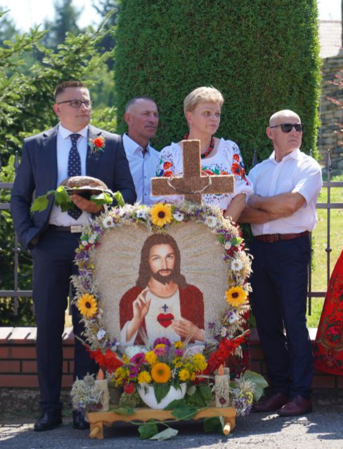 POWIATOWO-GMINNE DOŻYNKI W CZERTEŻU. Święto plonów w powiecie sanockim! [VIDEO, ZDJĘCIA]