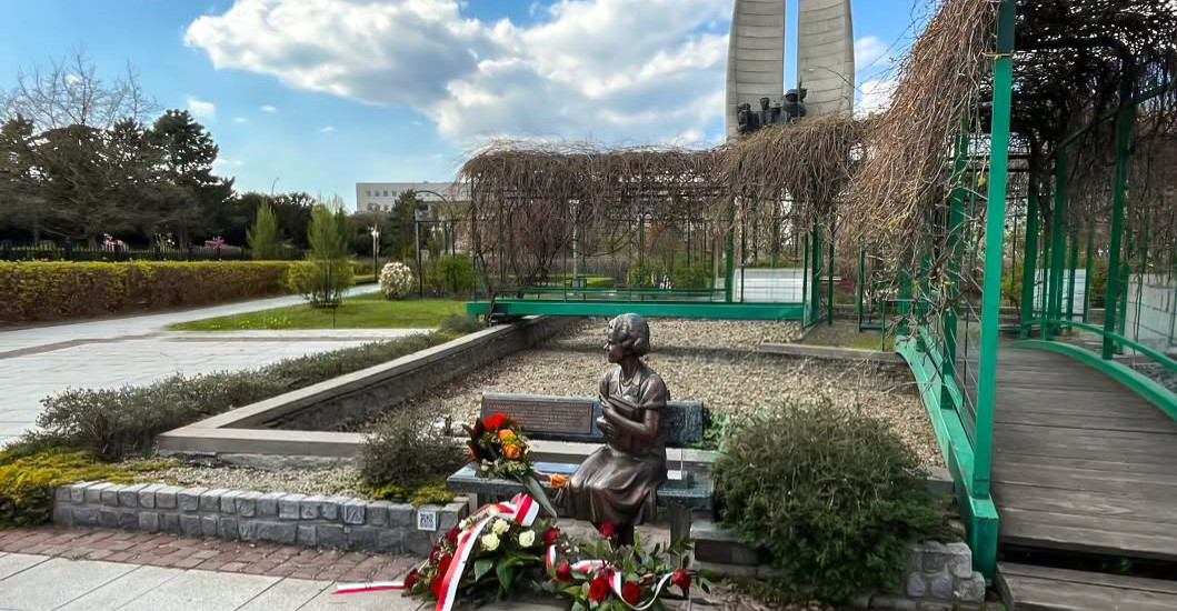 Odsłonięcie Ławeczki bł. Natalii Tułasiewicz. Wyjątkowy hołd dla patronki polskich nauczycieli [ZDJĘCIA]