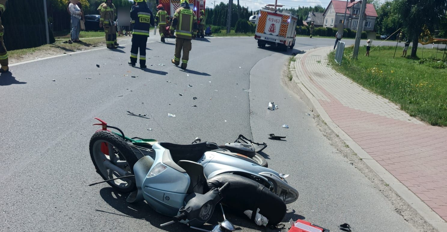 HUMNISKA. Skuter zderzył się z volvo. Jedna osoba trafiła do szpitala