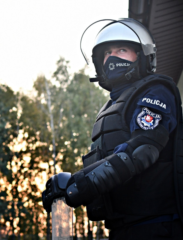 Eskorta rodzącej kobiety do szpitala w Rzeszowie
