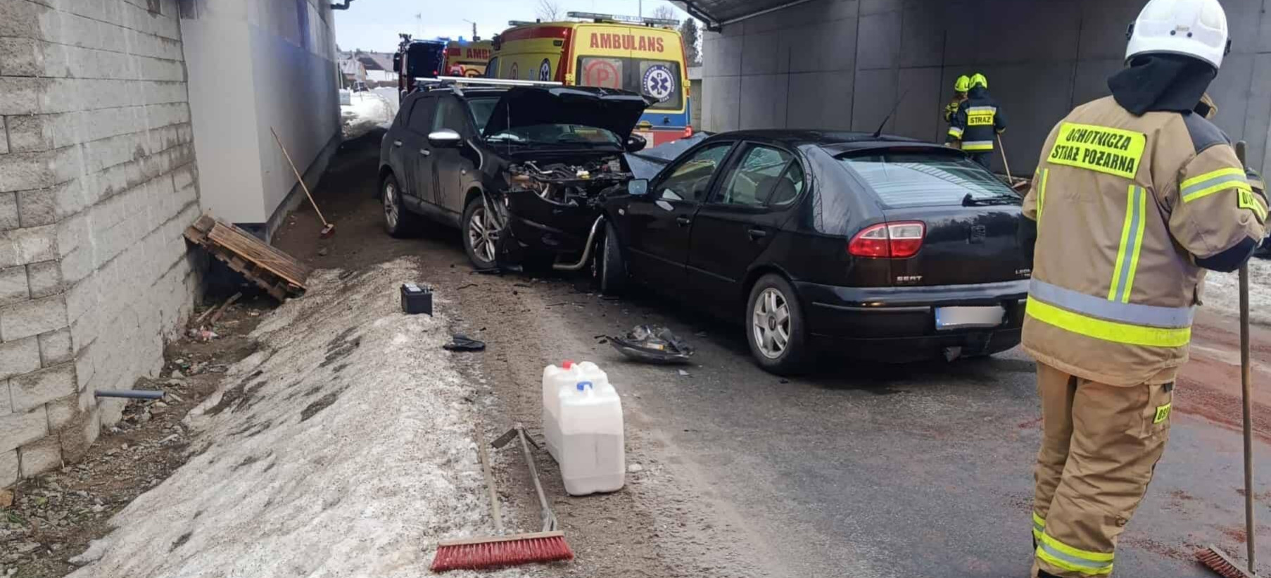 WIDACZ: Czołowe zderzenie dwóch pojazdów. Kierowcy trafili do szpitala [ZDJĘCIA]