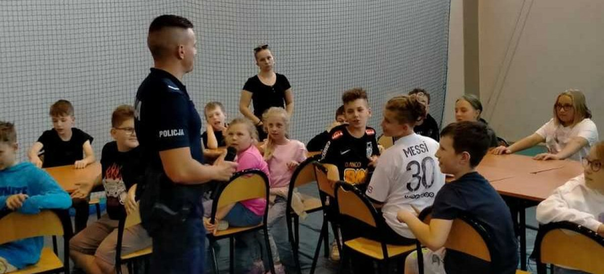 Dzielnicowy z Beska spotkał się z uczestnikami półkolonii (ZDJĘCIA)