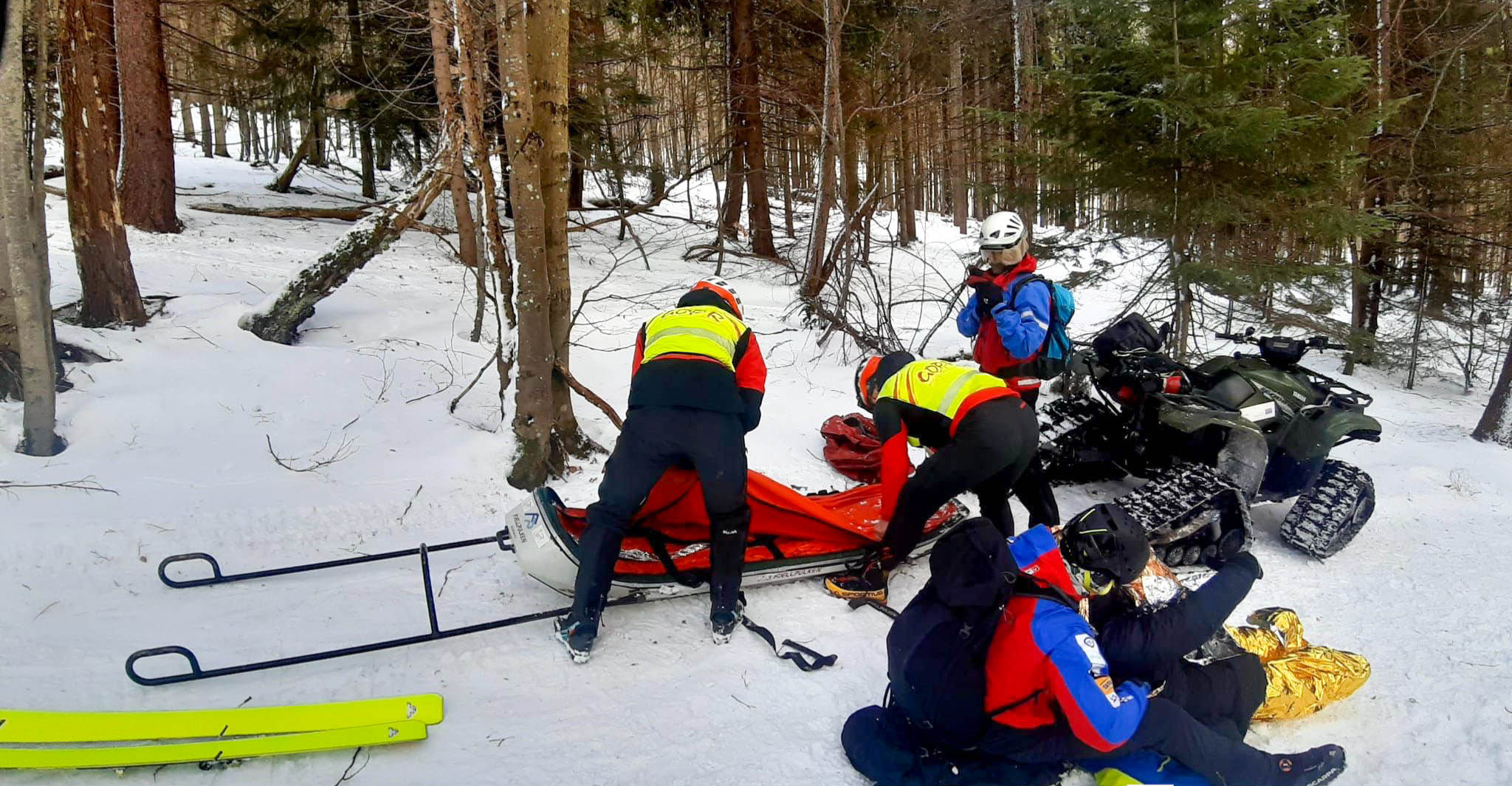 BIESZCZADY: GOPR podsumowuje intensywny tydzień. Dramatyczna walka o życie i seria wypadków [ZDJĘCIA]