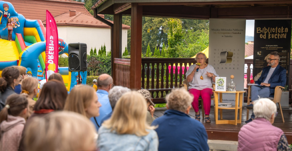 Smaki, tradycje i inspiracje w ogrodzie biblioteki. Piknik „Biblioteka od kuchni” przyciągnął sanoczan (ZDJĘCIA)
