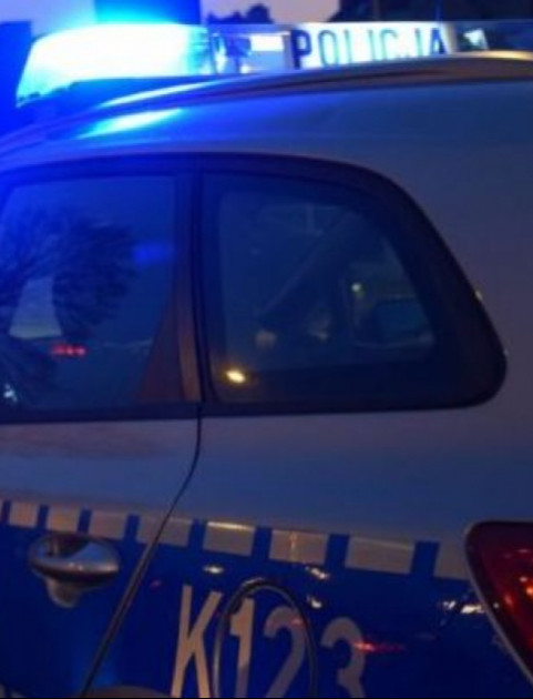 Z SANOKA DO HOCZWI: Pijani wylądowali w rowie po kradzieży samochodu i alkoholu