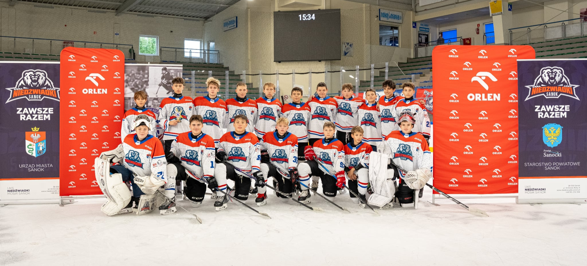 Hokejowe emocje w Sanoku! Niedźwiadki walczą o utrzymanie pozycji lidera