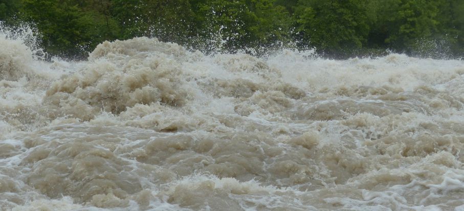 Alarmy powodziowe na rzekach. W wyniku opadów zablokowana droga krajowa w Kolbuszowej!