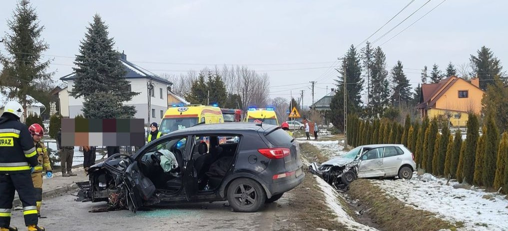 Trzy osoby ranne w wypadku w Nowym Borku. Interweniował śmigłowiec LPR [ZDJĘCIA]