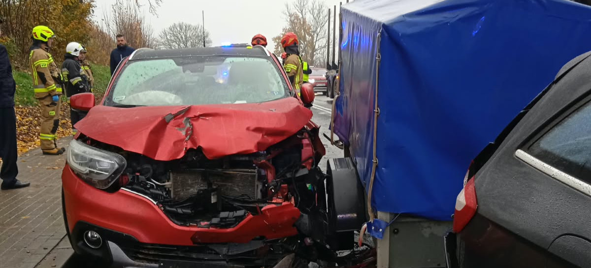 Efekt domina na DW 886! Cztery samochody zderzyły się pod Brzozowem. Jedna osoba w szpitalu