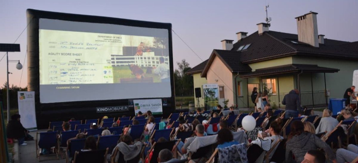 Rodzinny wieczór w plenerze. Seans w Tyrawie Solnej