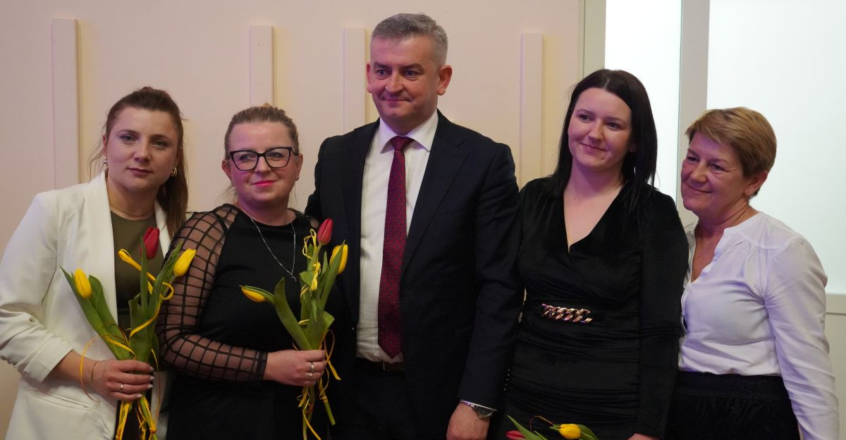 GMINA SANOK: Wyjątkowy Dzień Kobiet w Prusieku. Kabaret Czesuaf i muzyczne hity! [VIDEO, ZDJĘCIA]